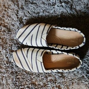 Tom's slip on canvas shoes